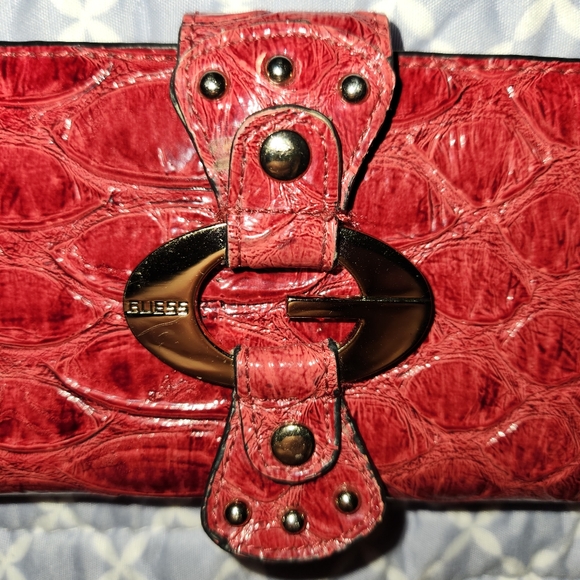 GUESS wallet in wine red shiny patent finish. - Picture 2 of 12